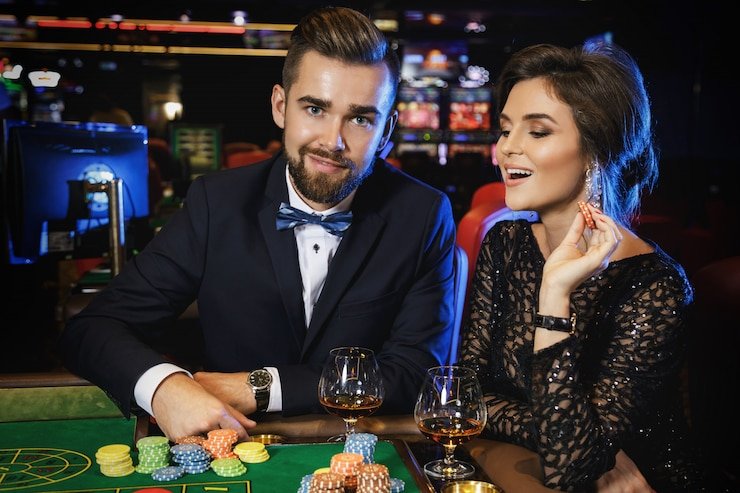 Layar live dealer okbtogel menampilkan studio blackjack dengan dealer profesional dan streaming real-time